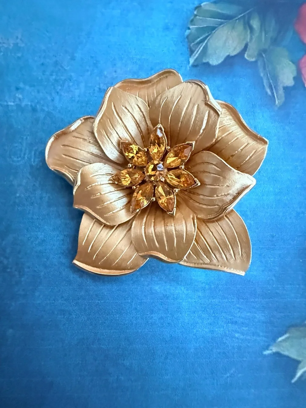 N/A elegant gold
